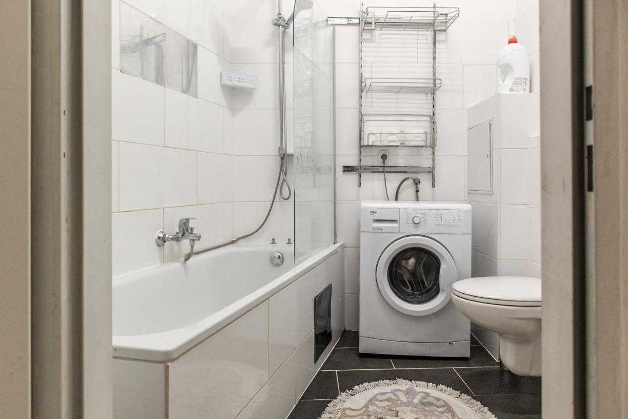 Joyful 2Br Shared Apt Near Millenium Tower & Danube River Wien Eksteriør bilde
